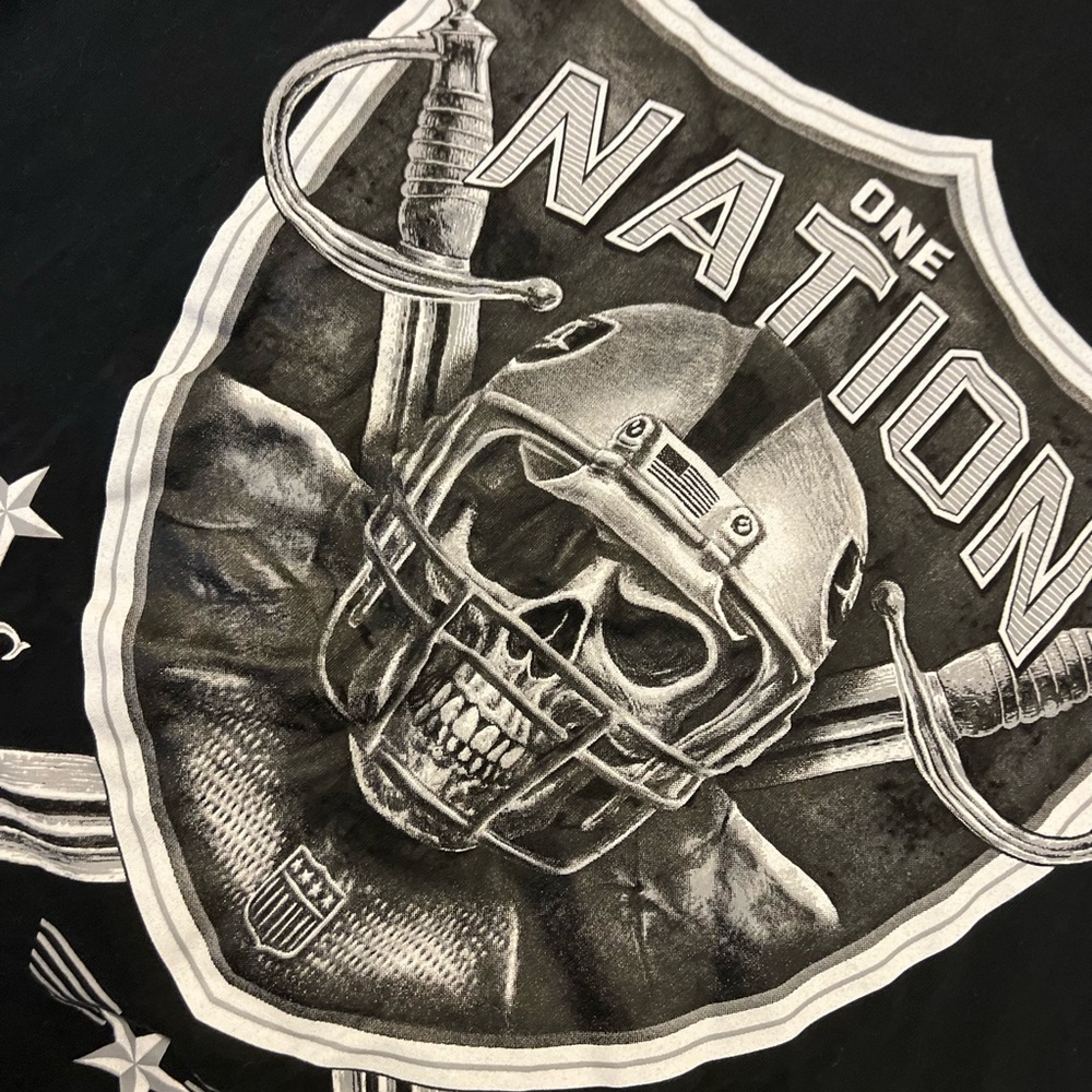 Mens NFL Las Vegas raider tee black size 2XL grey and white emblem